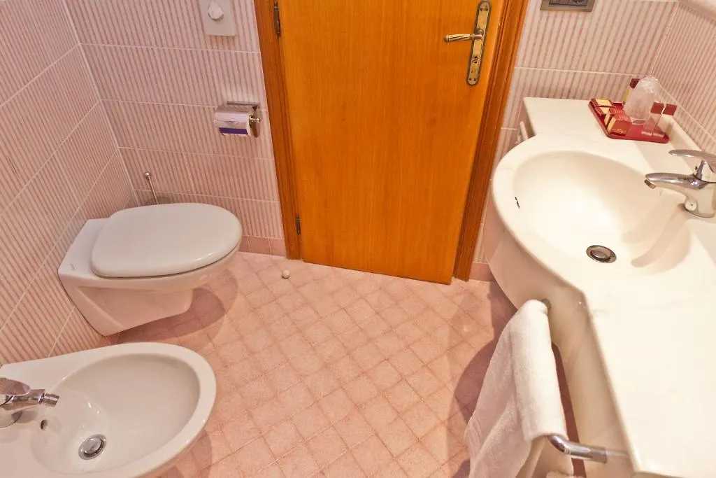 Ermitage Hotel Bellaria-Igea Marina 4*,